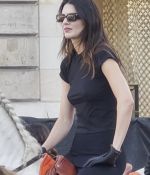 Access_Kardashian_28229~4.jpg