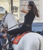 Access_Kardashian_282329~0.jpg