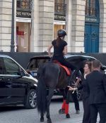 Access_Kardashian_282529~1.jpg