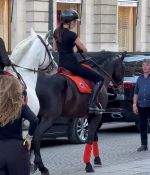 Access_Kardashian_282829~1.jpg