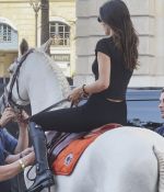 Access_Kardashian_282929~0.jpg