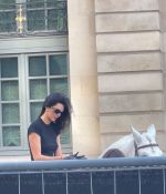 Access_Kardashian_28329~2.jpg