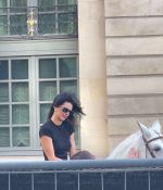 Access_Kardashian_28429~2.jpg