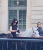 Access_Kardashian_28429~3.jpg