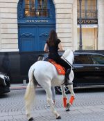 Access_Kardashian_284929.jpg
