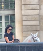 Access_Kardashian_28529~1.jpg