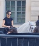 Access_Kardashian_28629~1.jpg