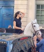 Access_Kardashian_28729~1.jpg
