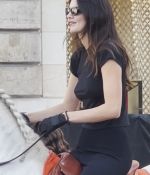 Access_Kardashian_28729~2.jpg