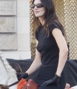 Access_Kardashian_28829~2.jpg