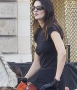 Access_Kardashian_28929~2.jpg