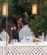 Access_Kardashian_282429.jpg