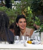 Access_Kardashian_28329.jpg