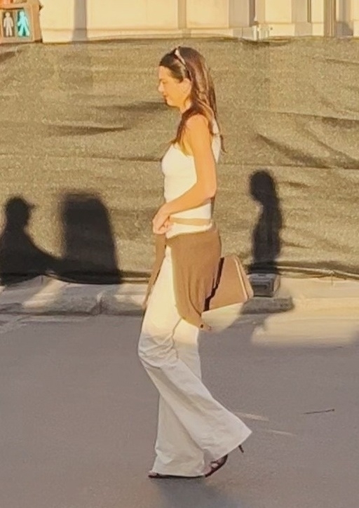 Access_Kardashian_28129~2.jpg