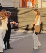 Access_Kardashian_28229~2.jpg