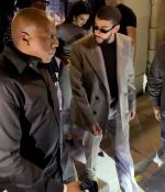Access_Kardashian_28129~2.jpg