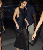 Access_Kardashian_28329~0.jpg