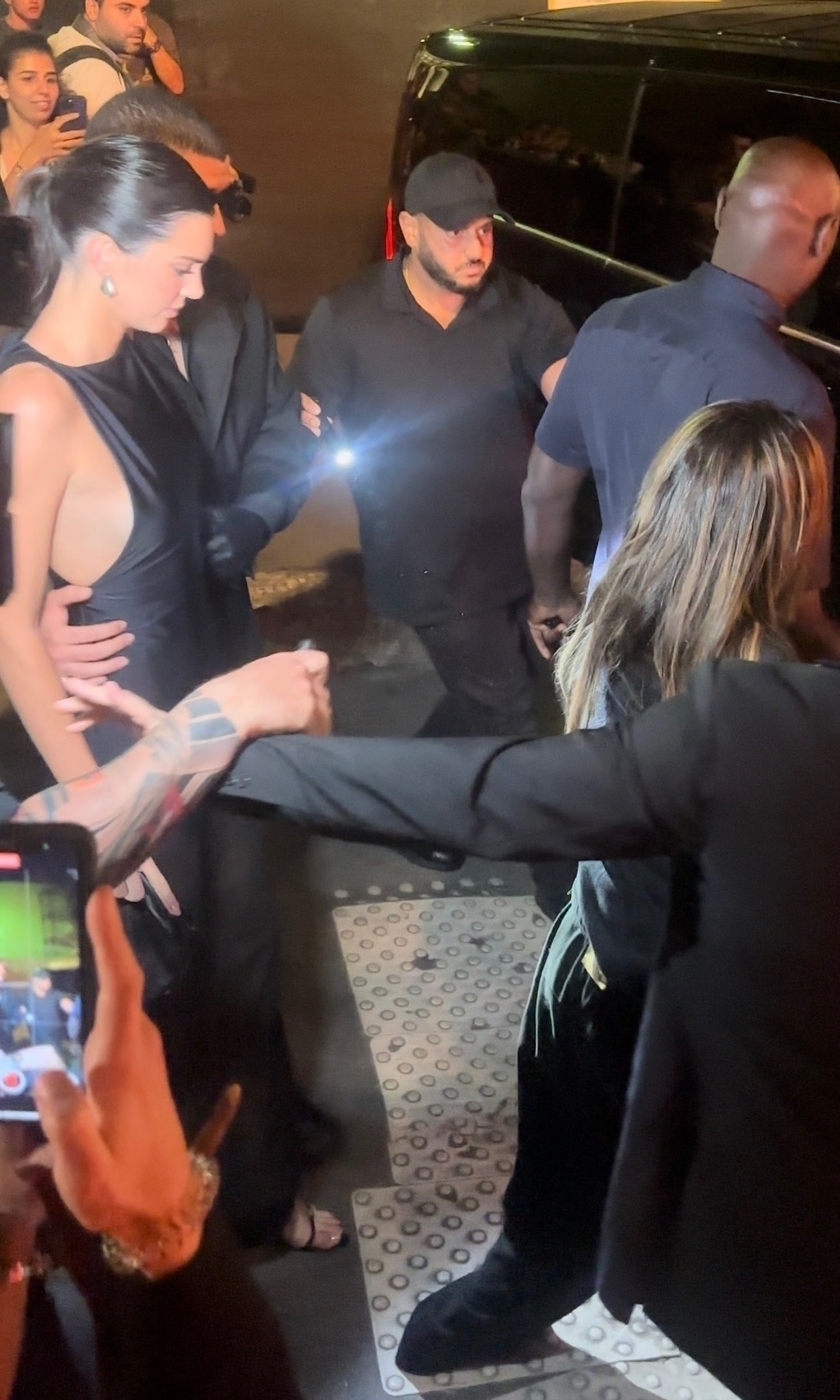 Access_Kardashian_281029~1.jpg