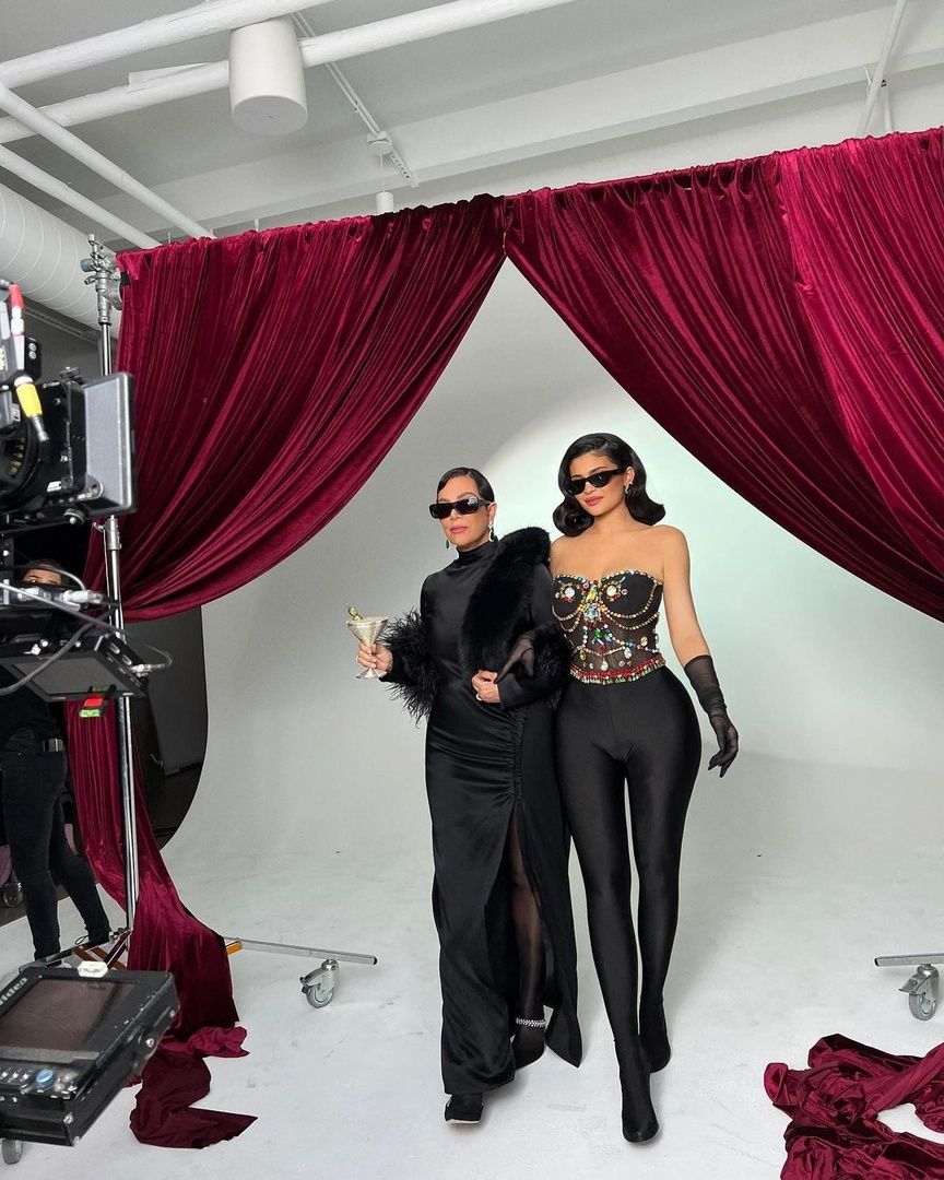 Access_Kardashian_002~0.jpg