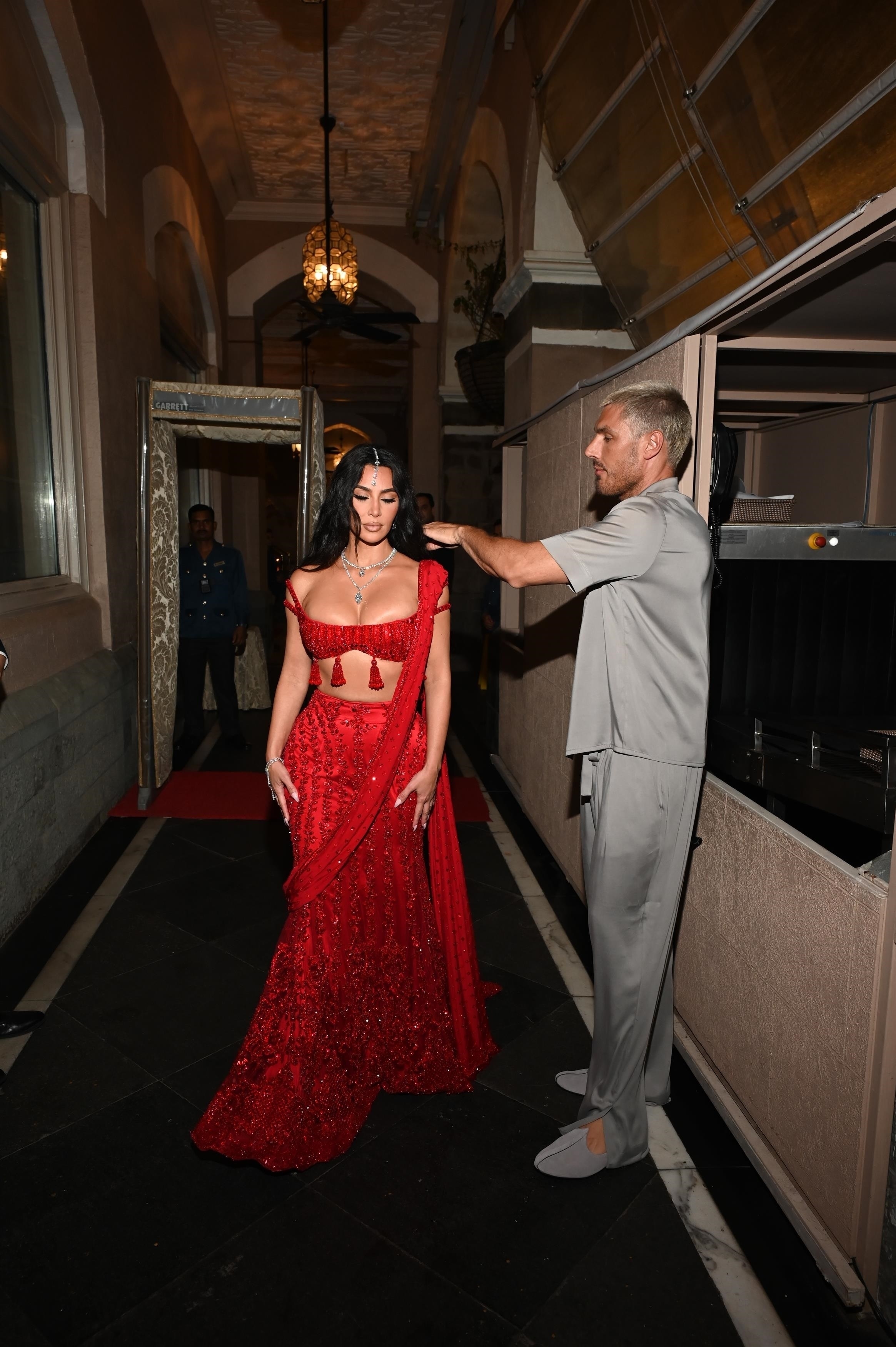 Access_Kardashian_03_284229.jpg