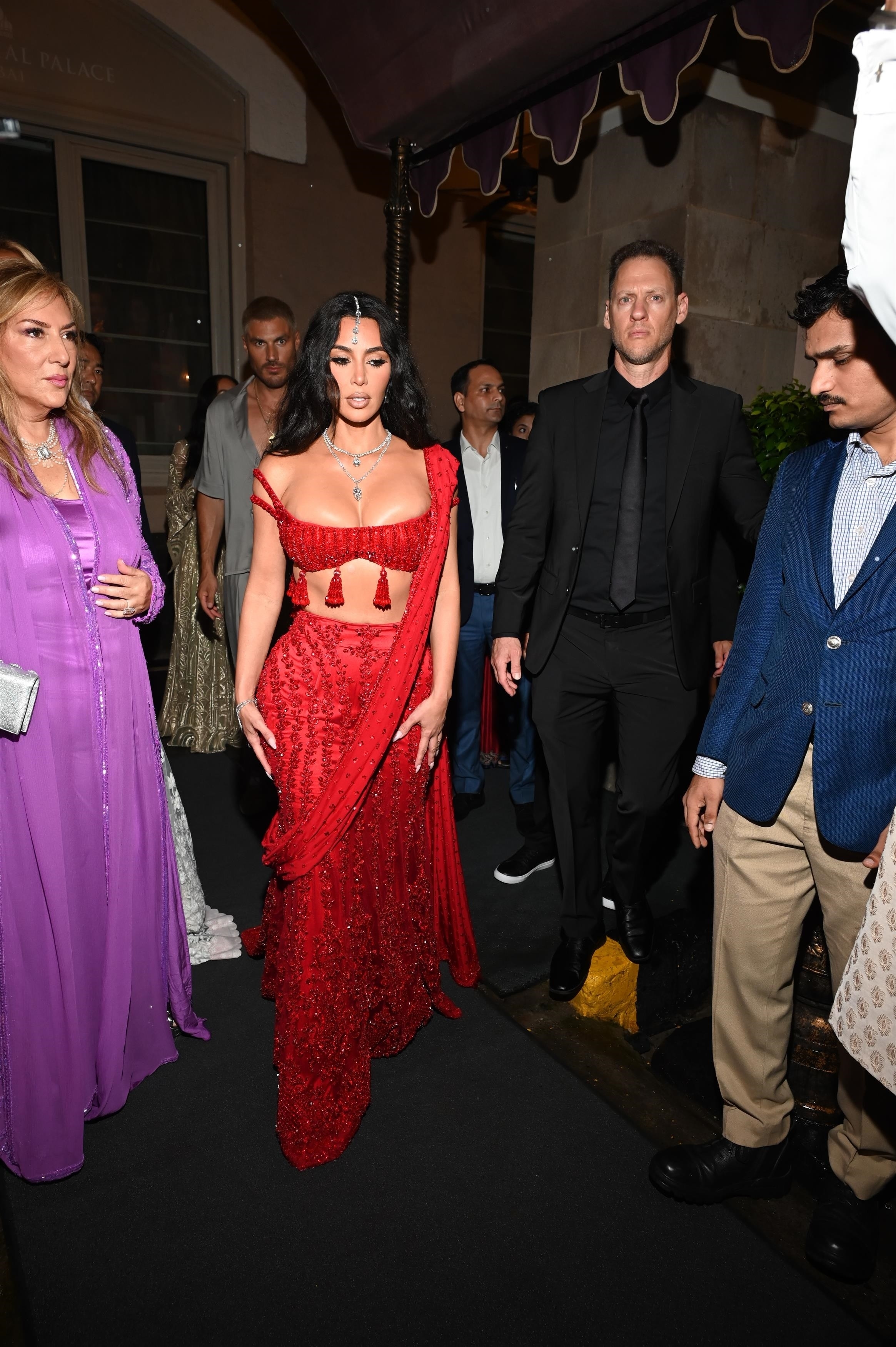 Access_Kardashian_03_284429.jpg