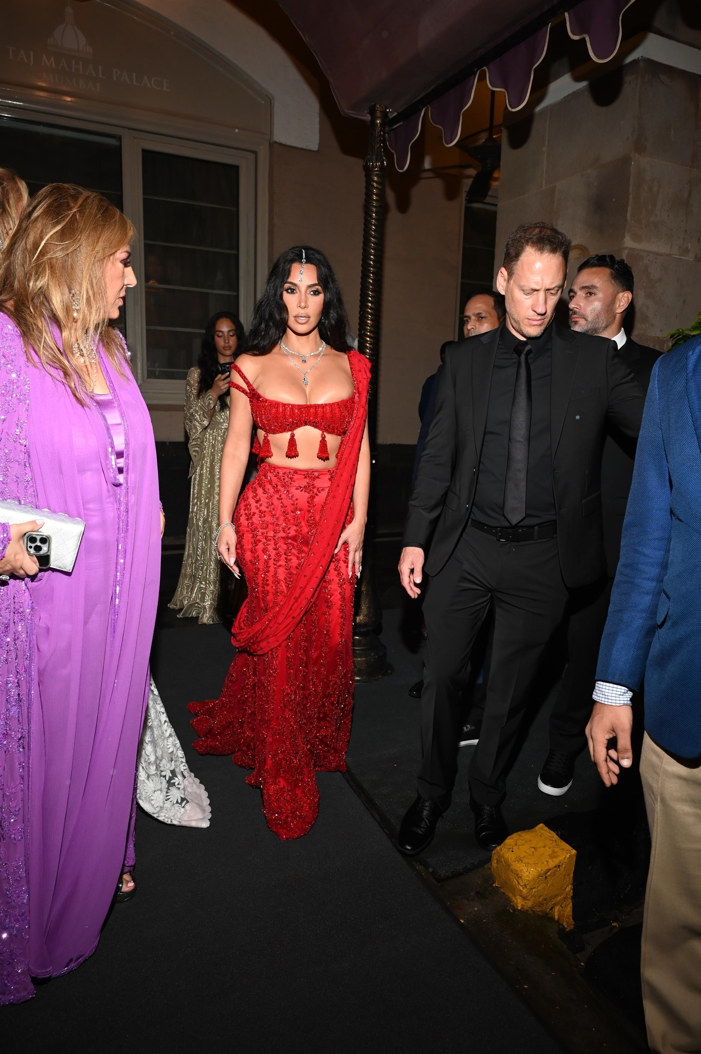 Access_Kardashian_03_284529.jpg