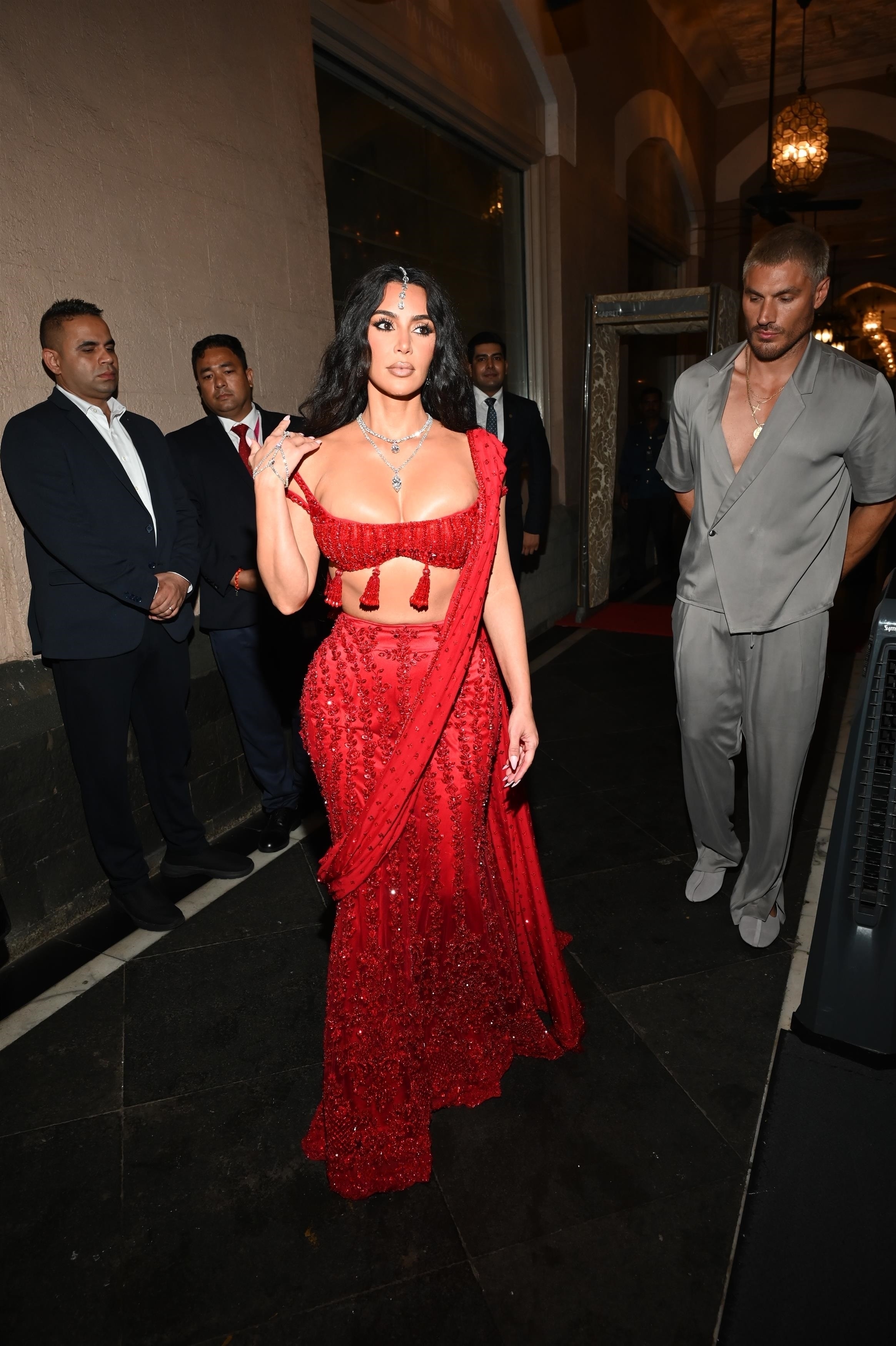 Access_Kardashian_03_284729.jpg