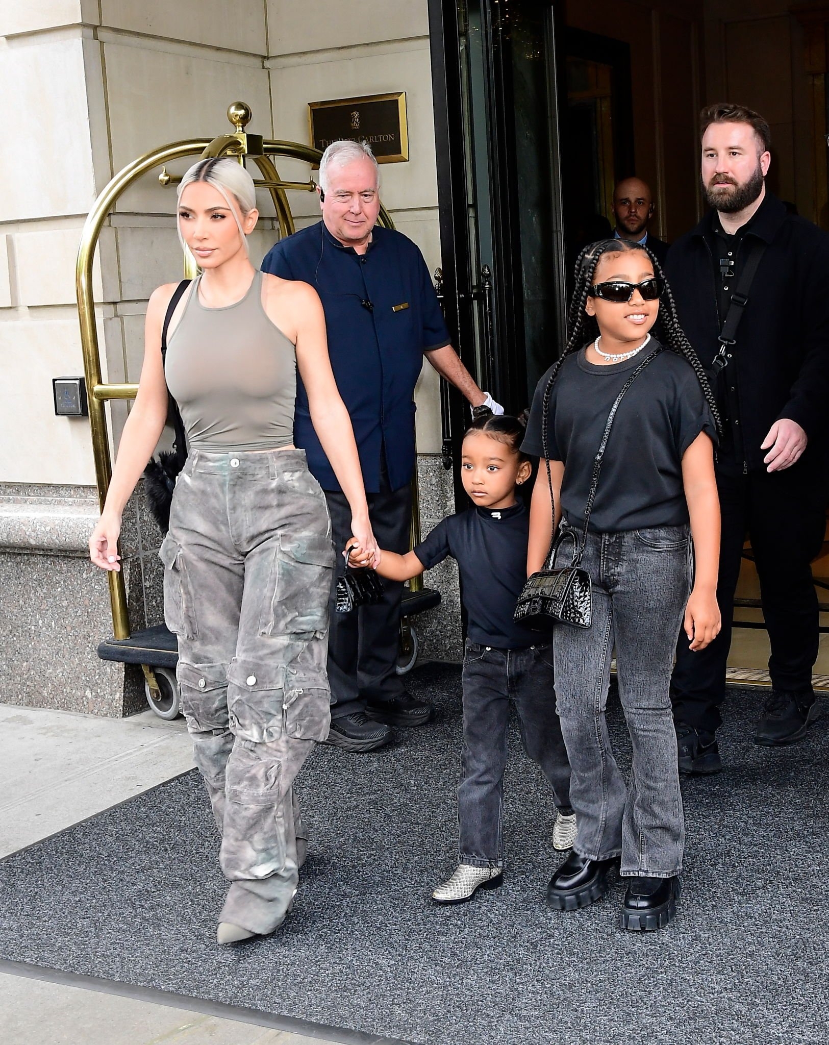 Access_Kardashian_001.jpg