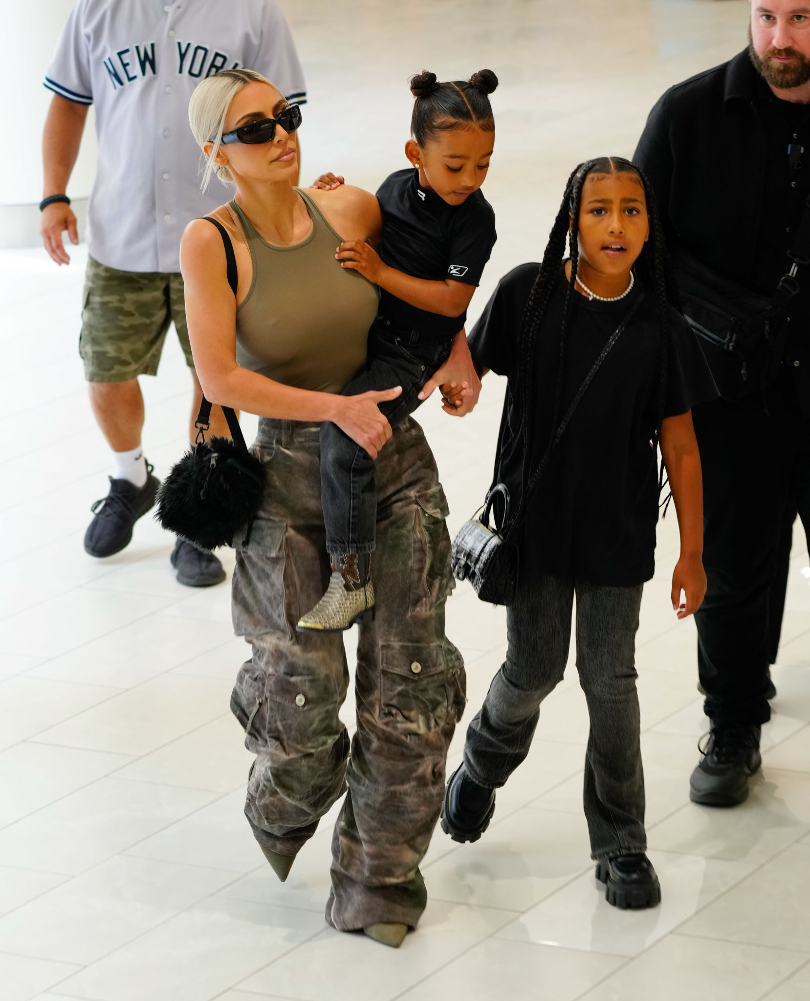 Access_Kardashian_003~0.jpg