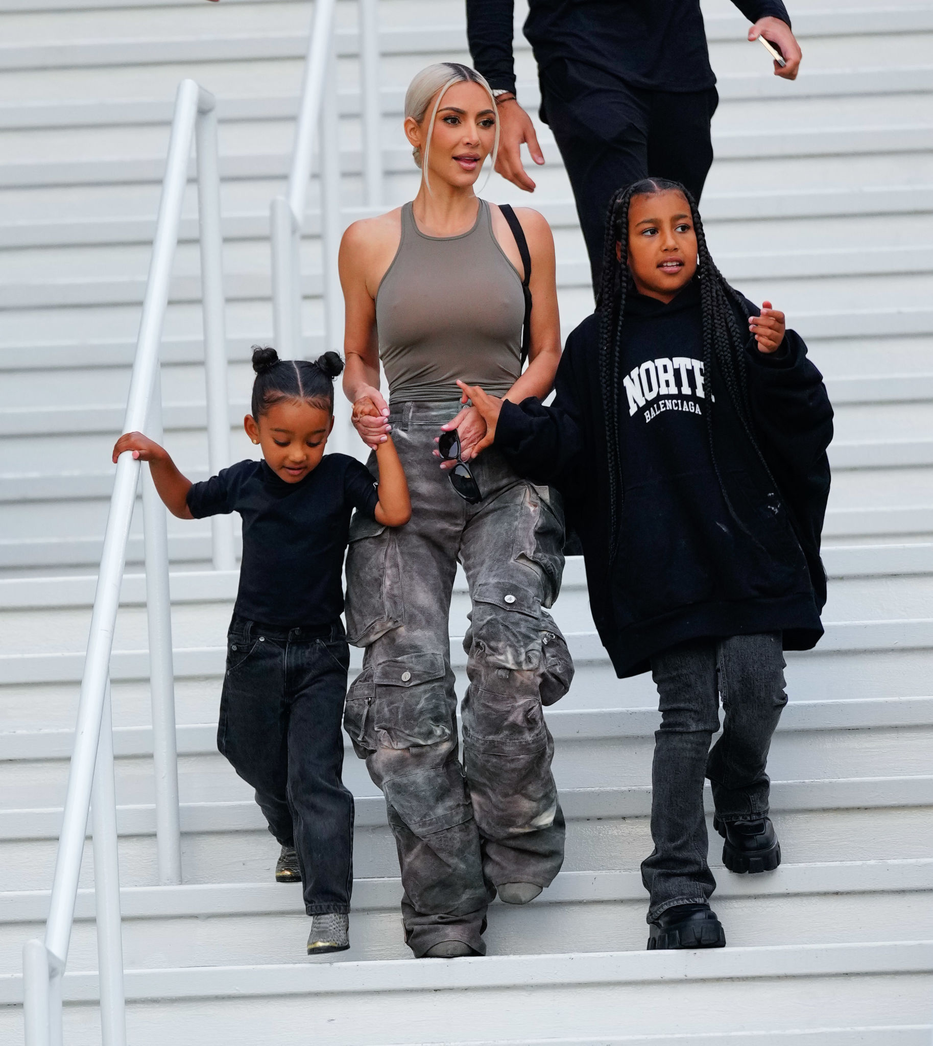 Access_Kardashian_005~0.jpg