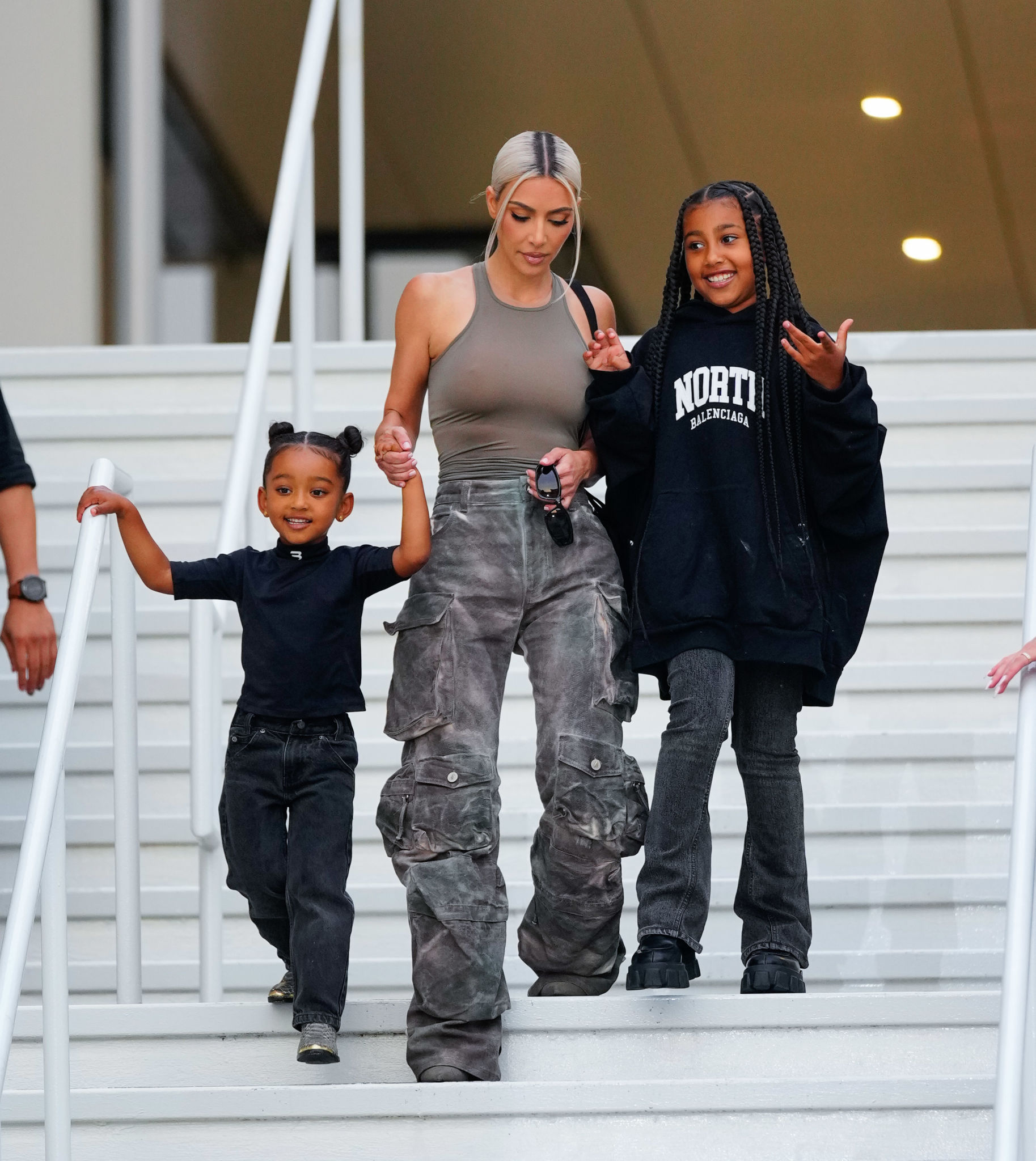 Access_Kardashian_006~0.jpg