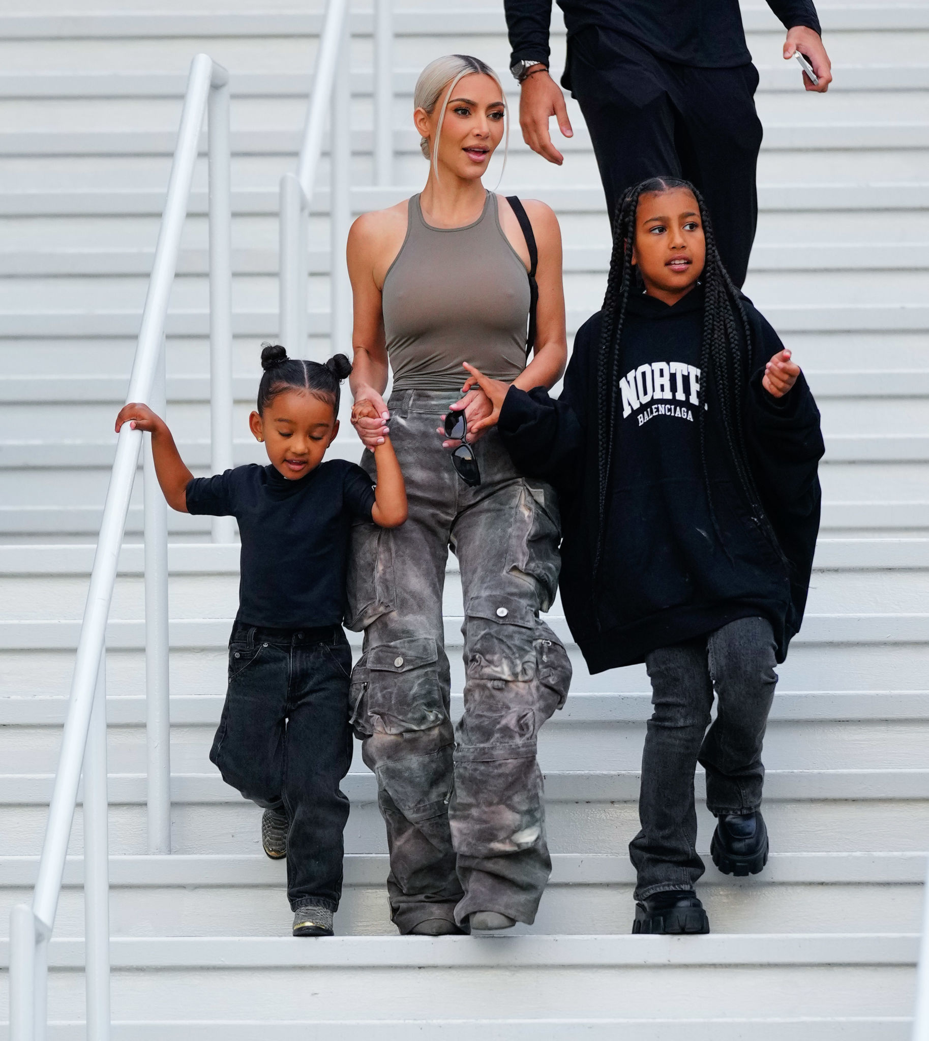 Access_Kardashian_009~0.jpg