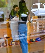 Access_Kardashian_28329.jpg