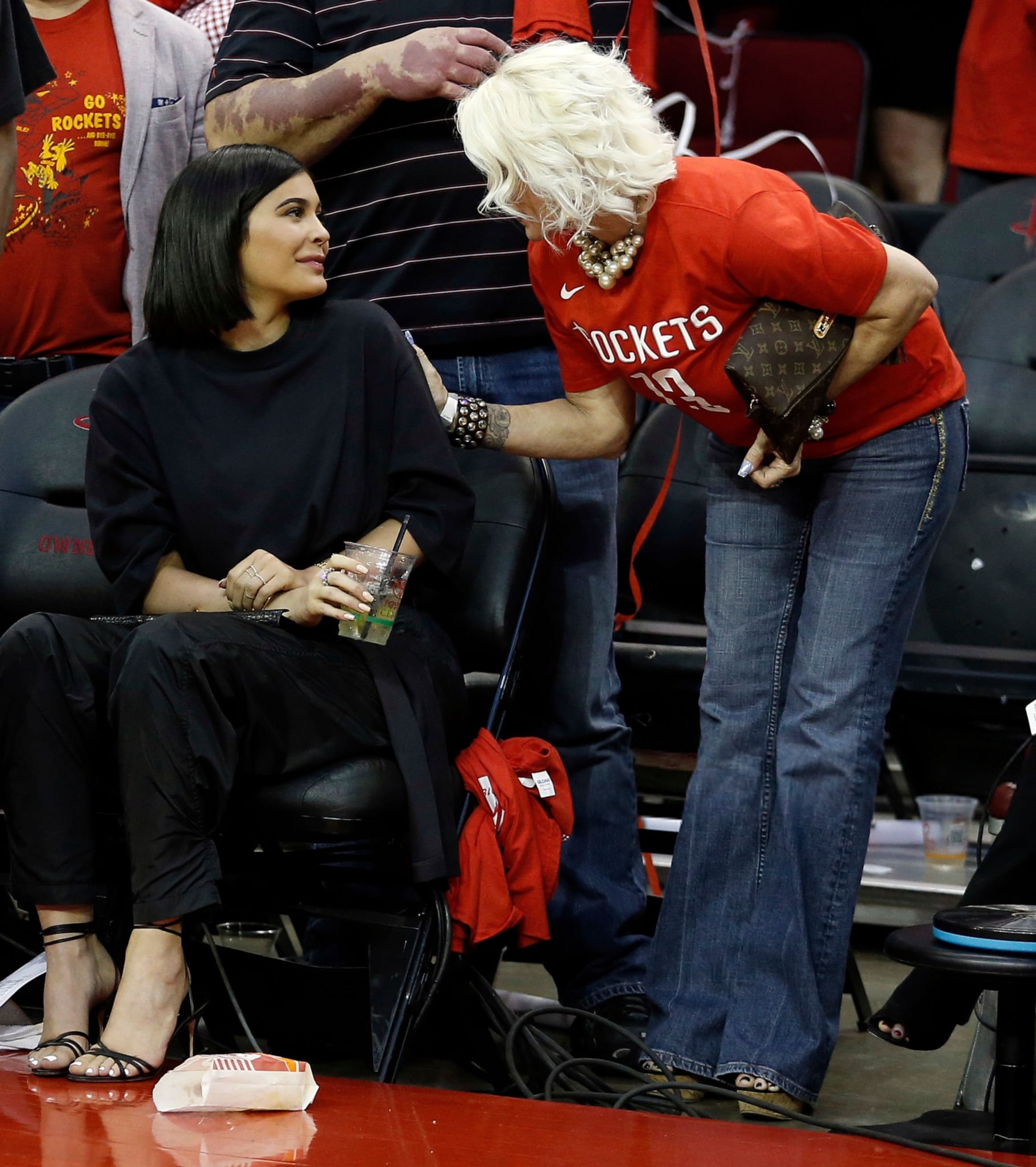 Access_Kardashian_281229.jpg