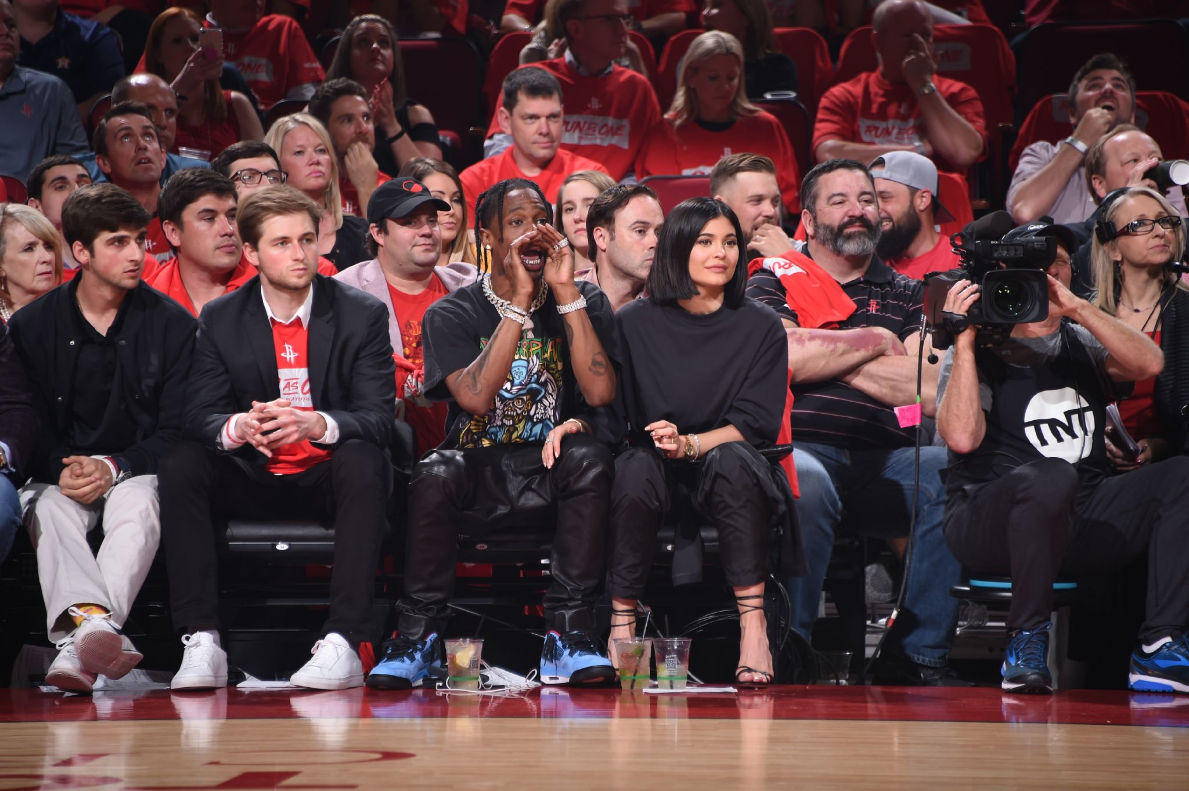 Access_Kardashian_282729.jpg