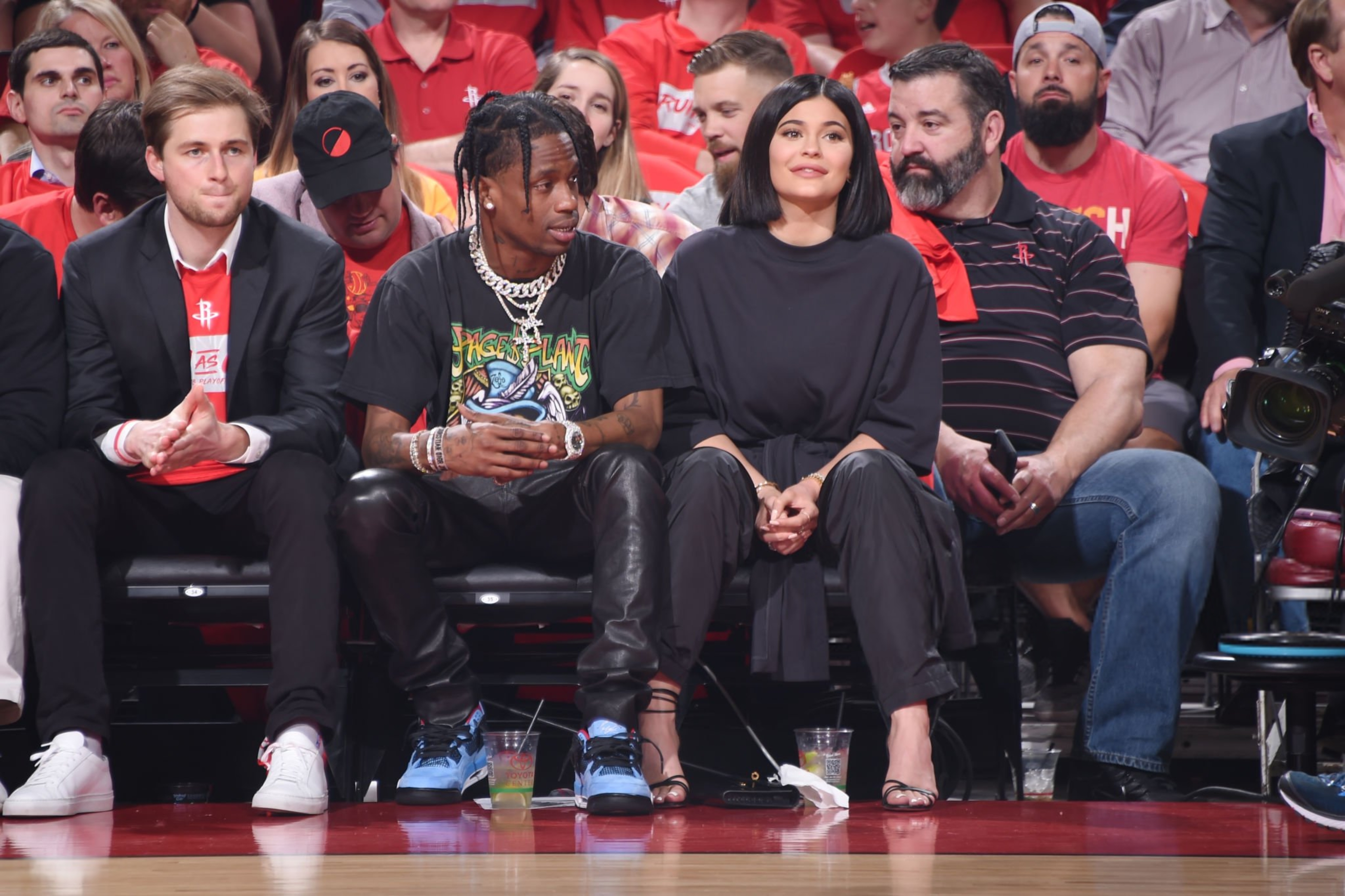 Access_Kardashian_282829.jpg