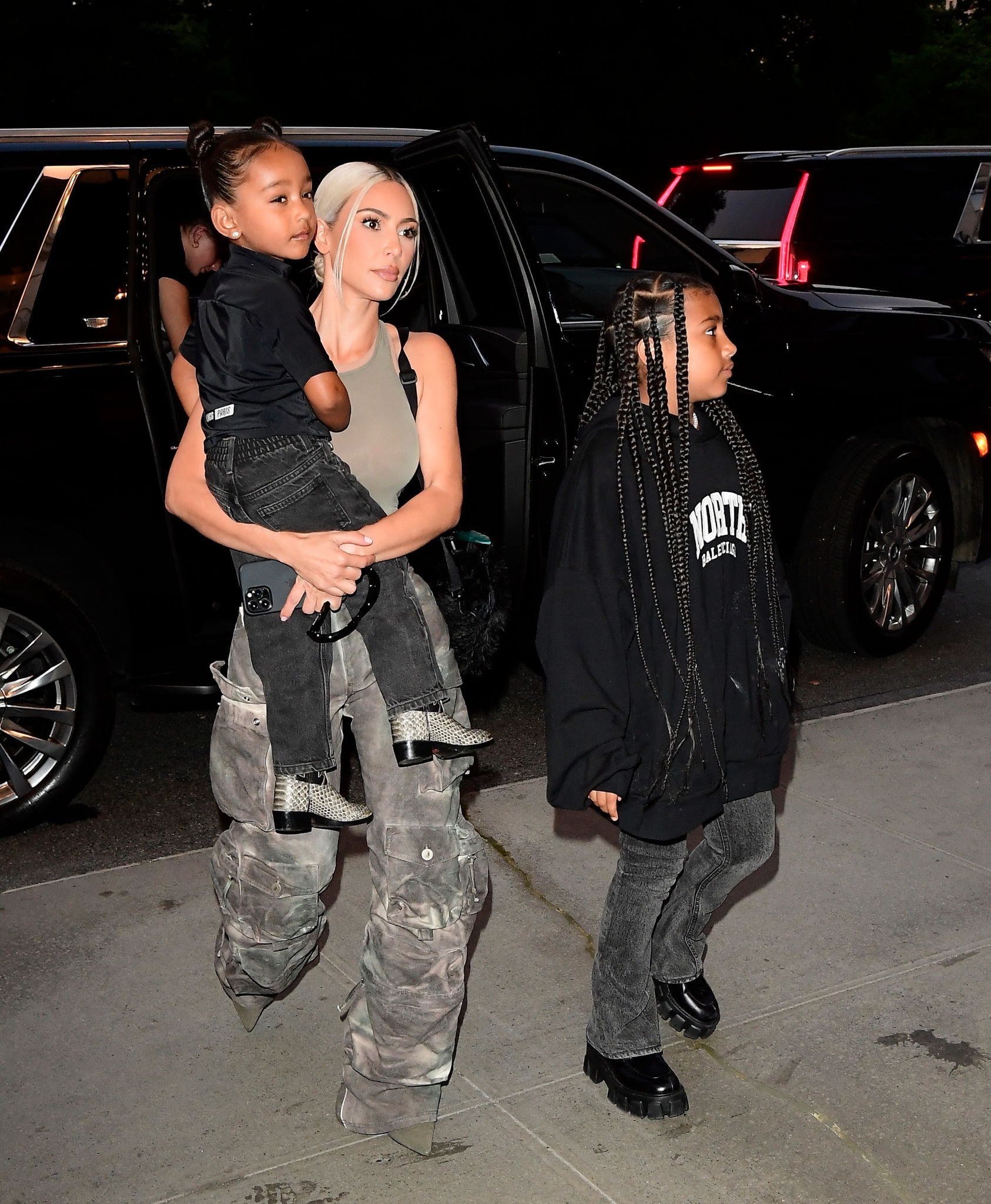 Access_Kardashian_008.png