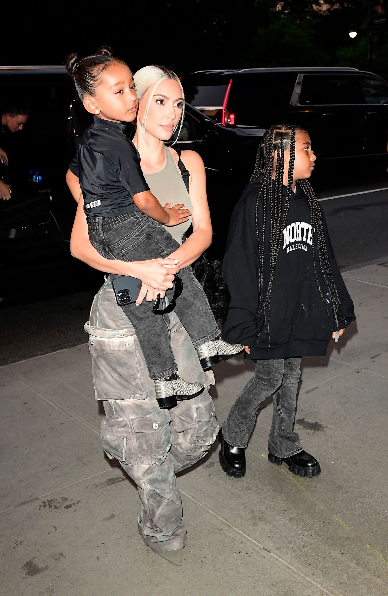 Access_Kardashian_011.png