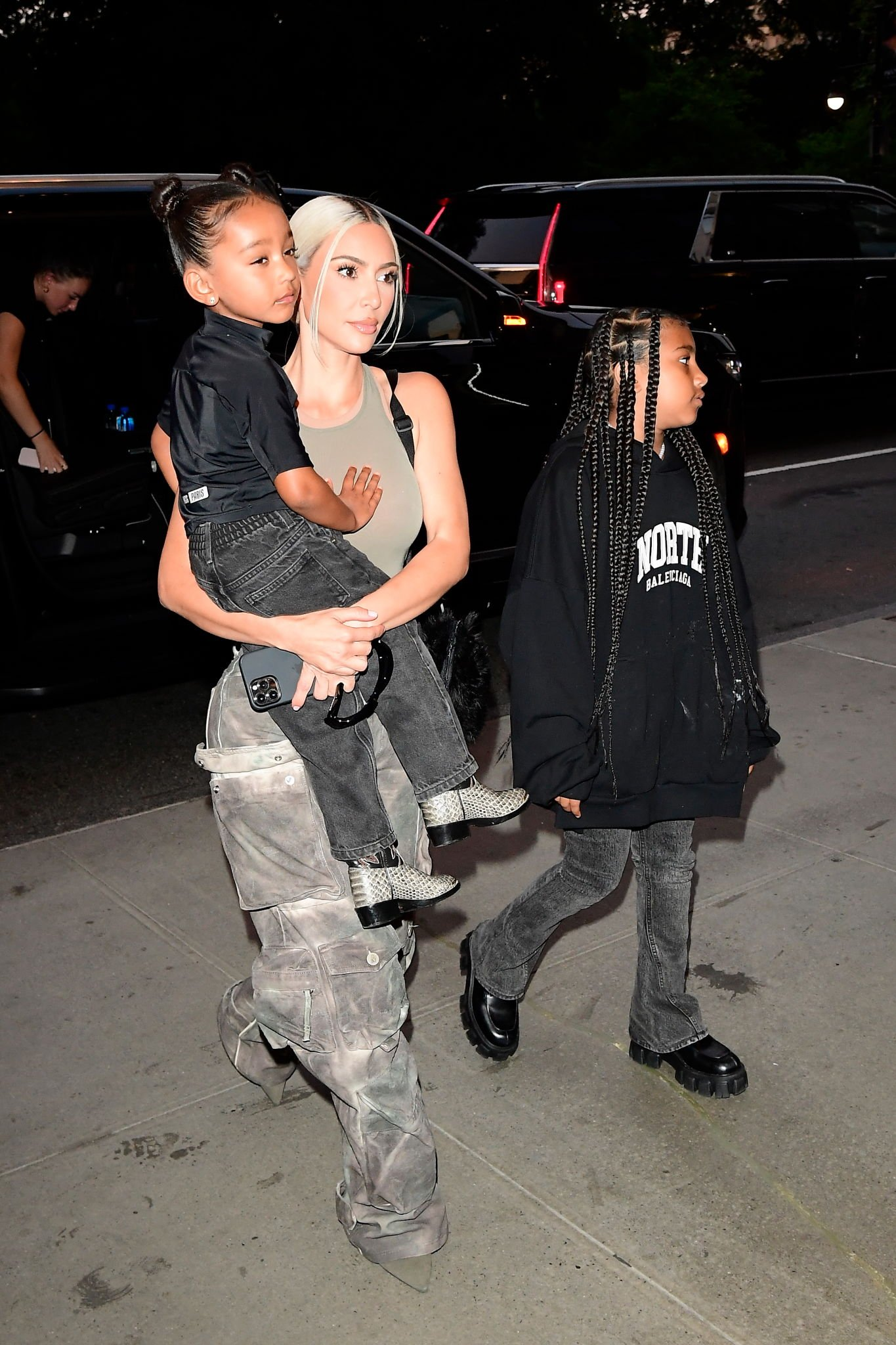 Access_Kardashian_014.png