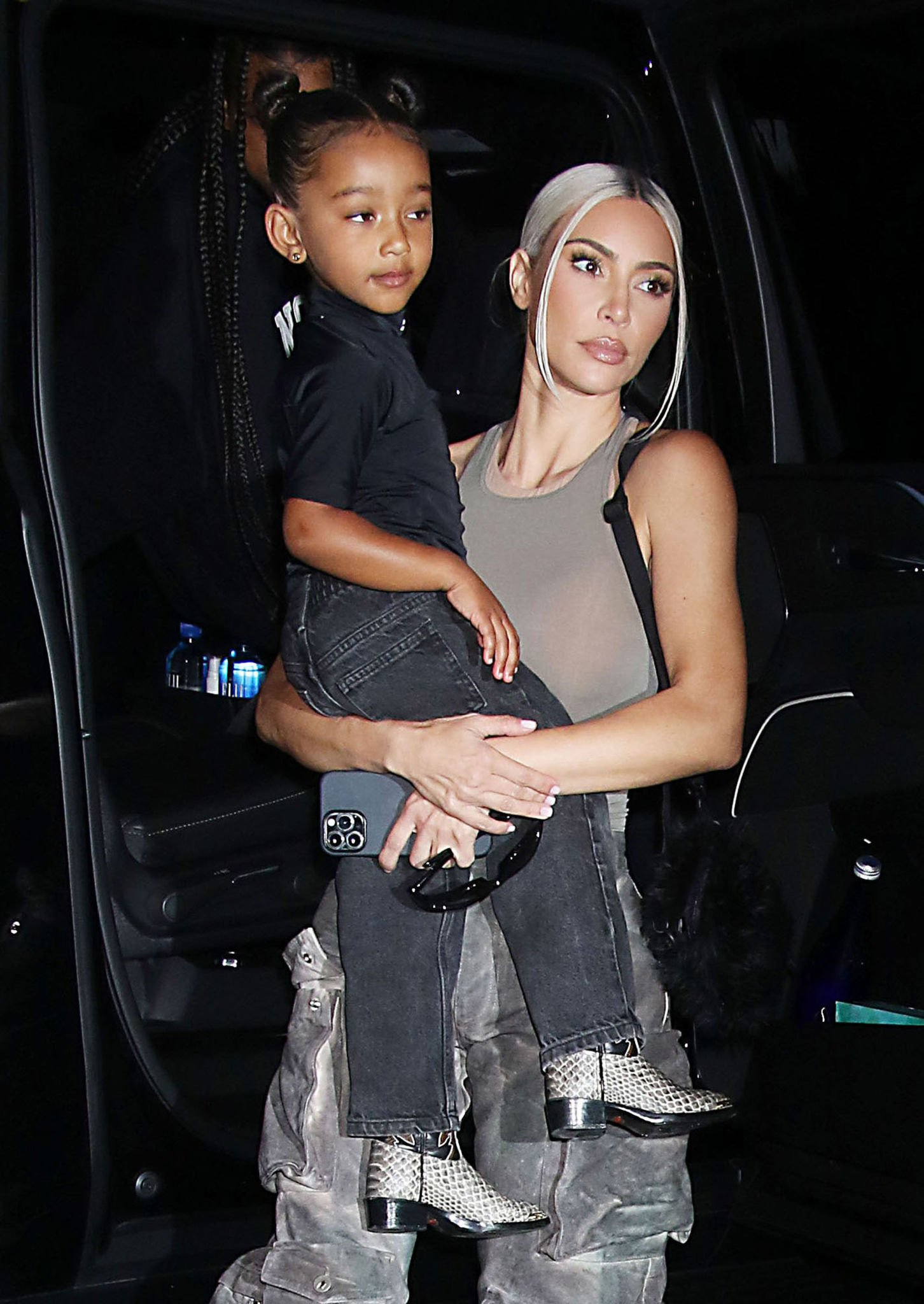 Access_Kardashian_018.png