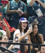 Access_Kardashian_28929~0.jpg