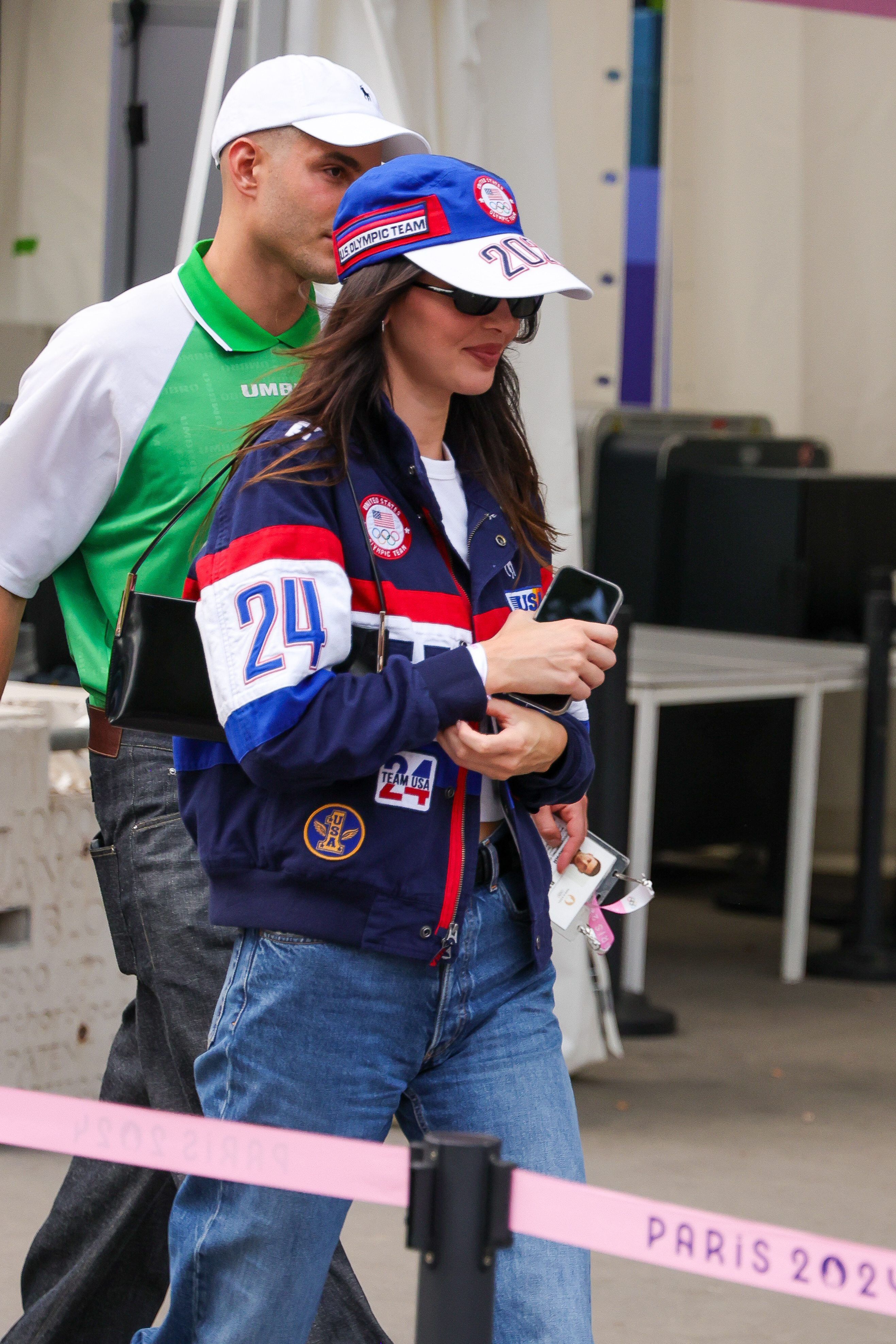 Access_Kardashian_281129~2.jpg