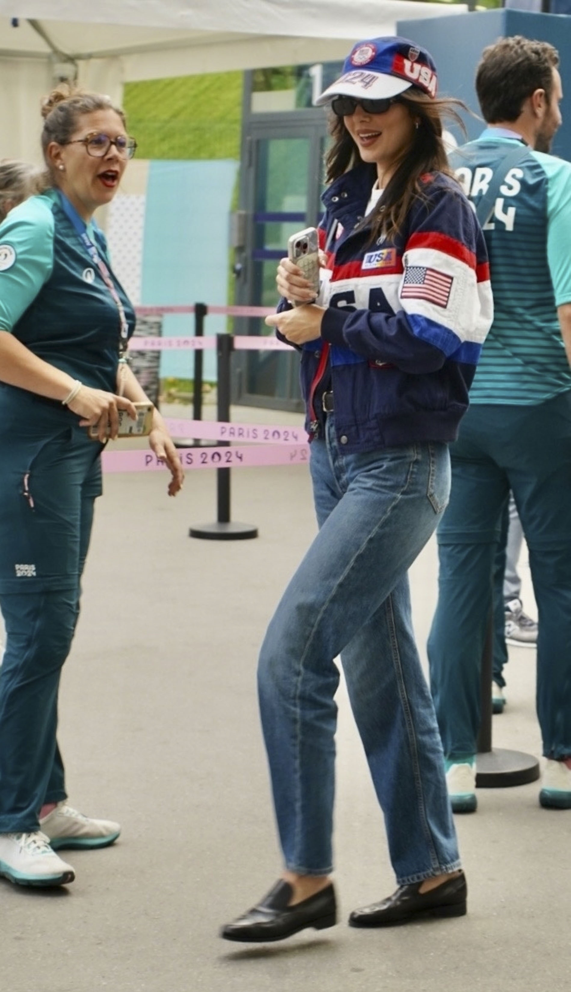 Access_Kardashian_28229~0.jpg