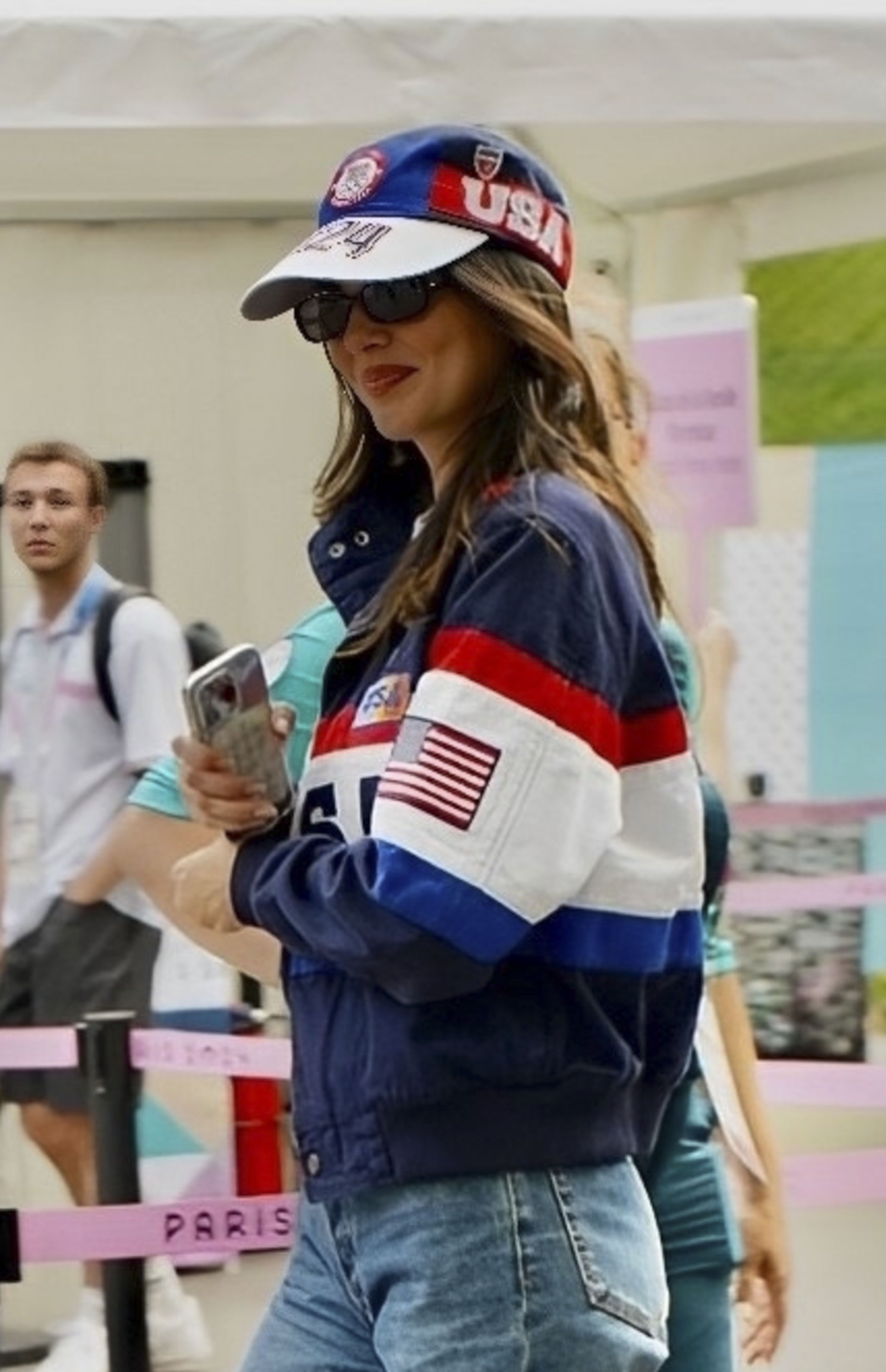 Access_Kardashian_28329~0.jpg