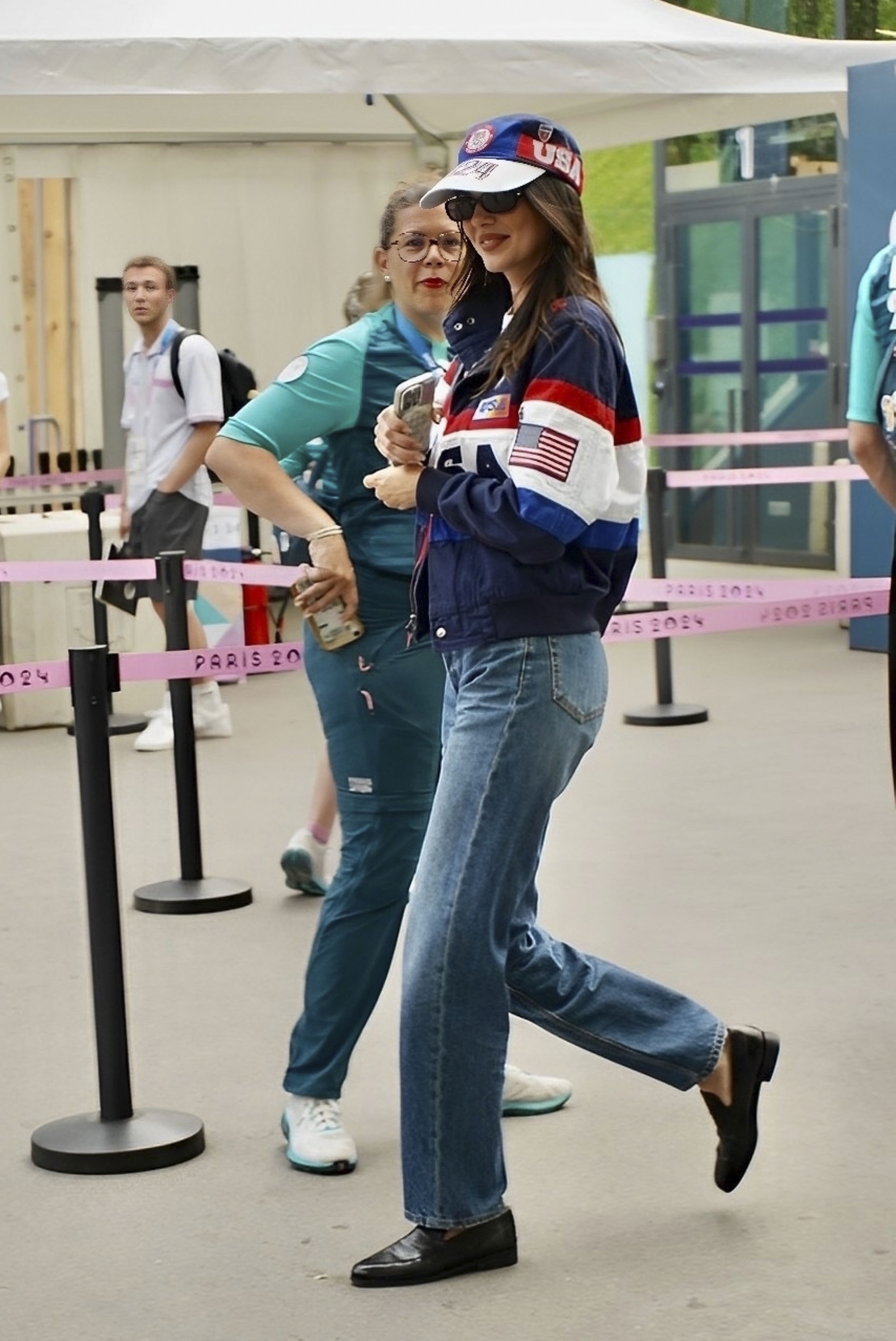 Access_Kardashian_28429~0.jpg