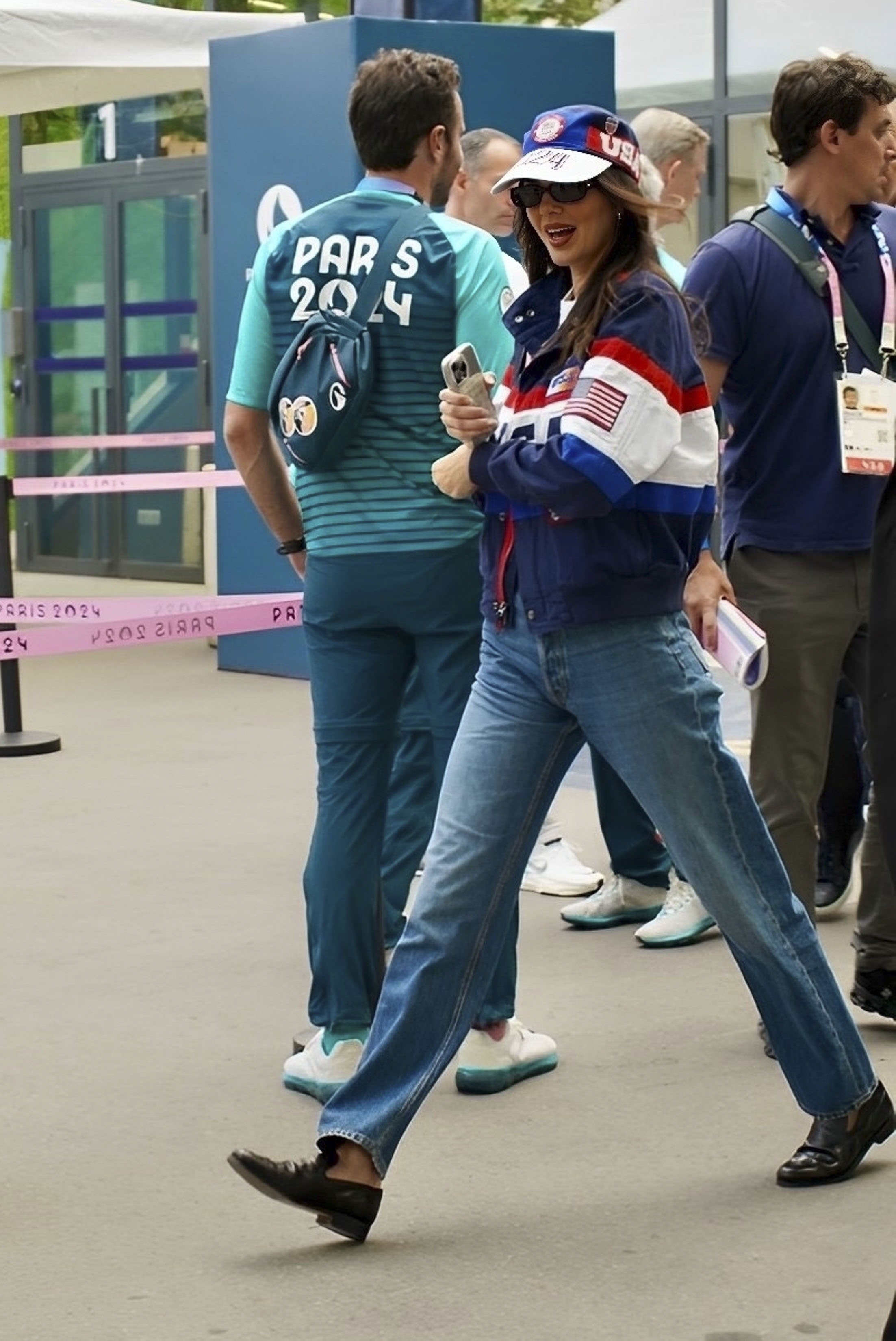 Access_Kardashian_28729~0.jpg