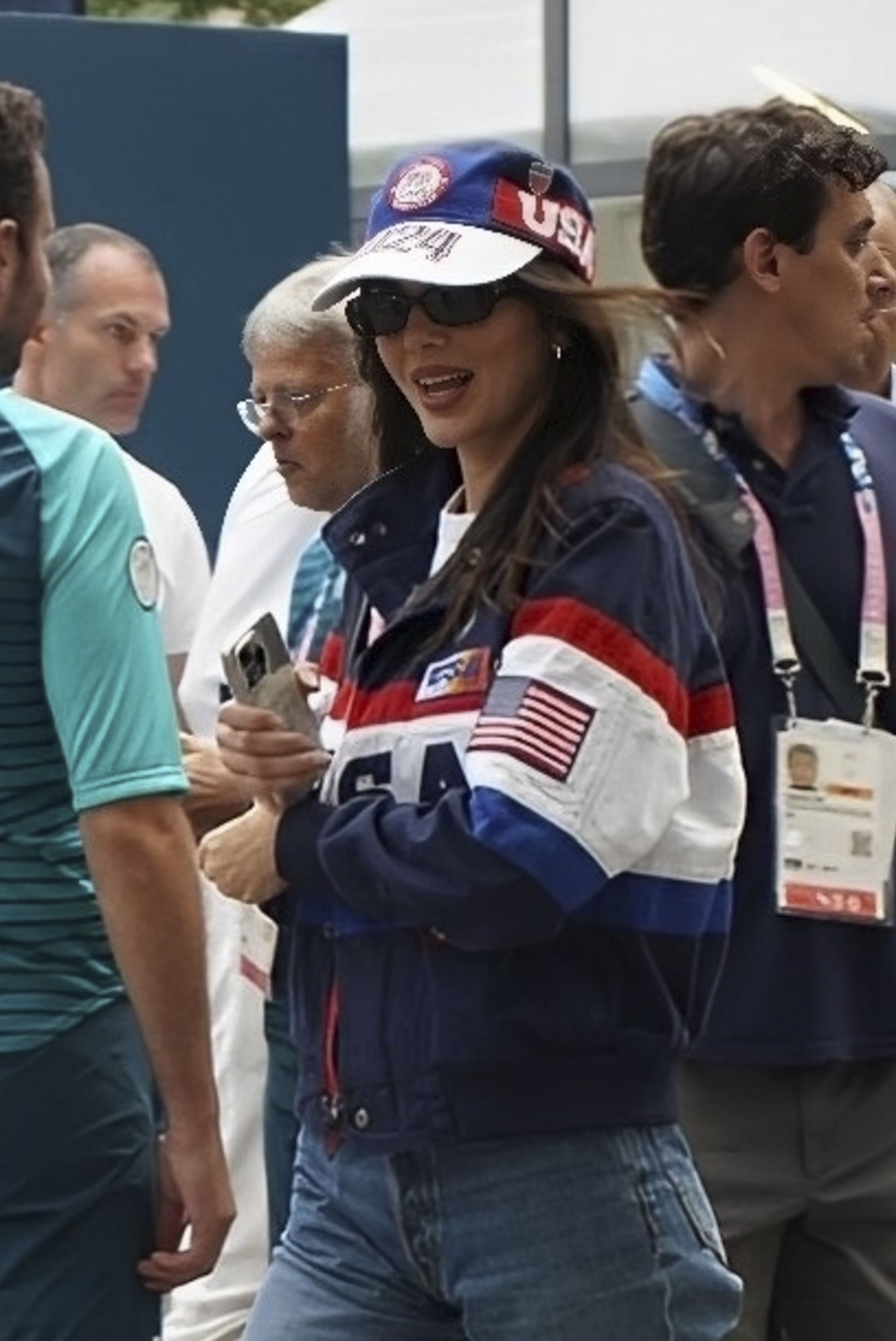 Access_Kardashian_28829~0.jpg