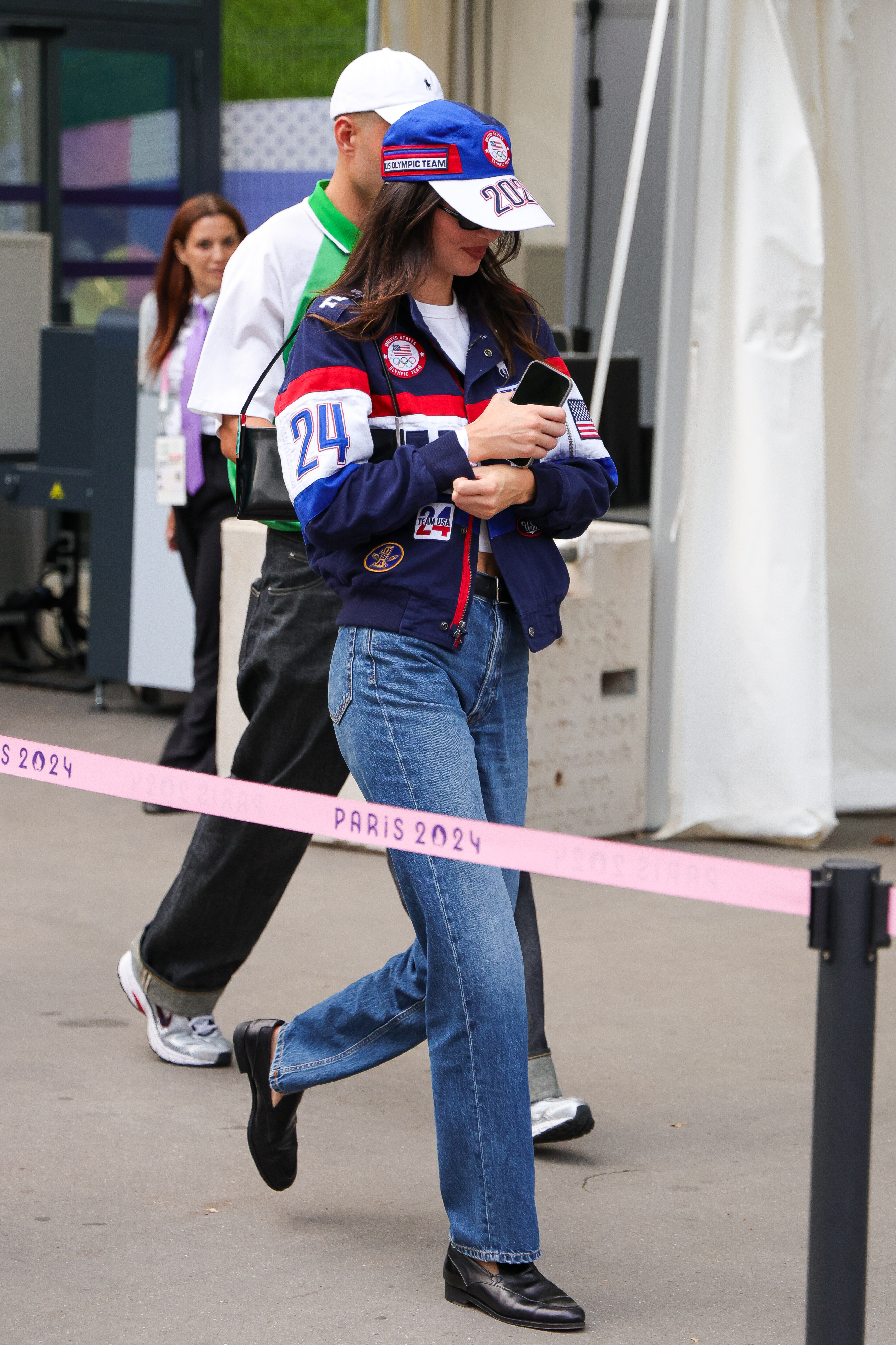 Access_Kardashian_28829~2.jpg