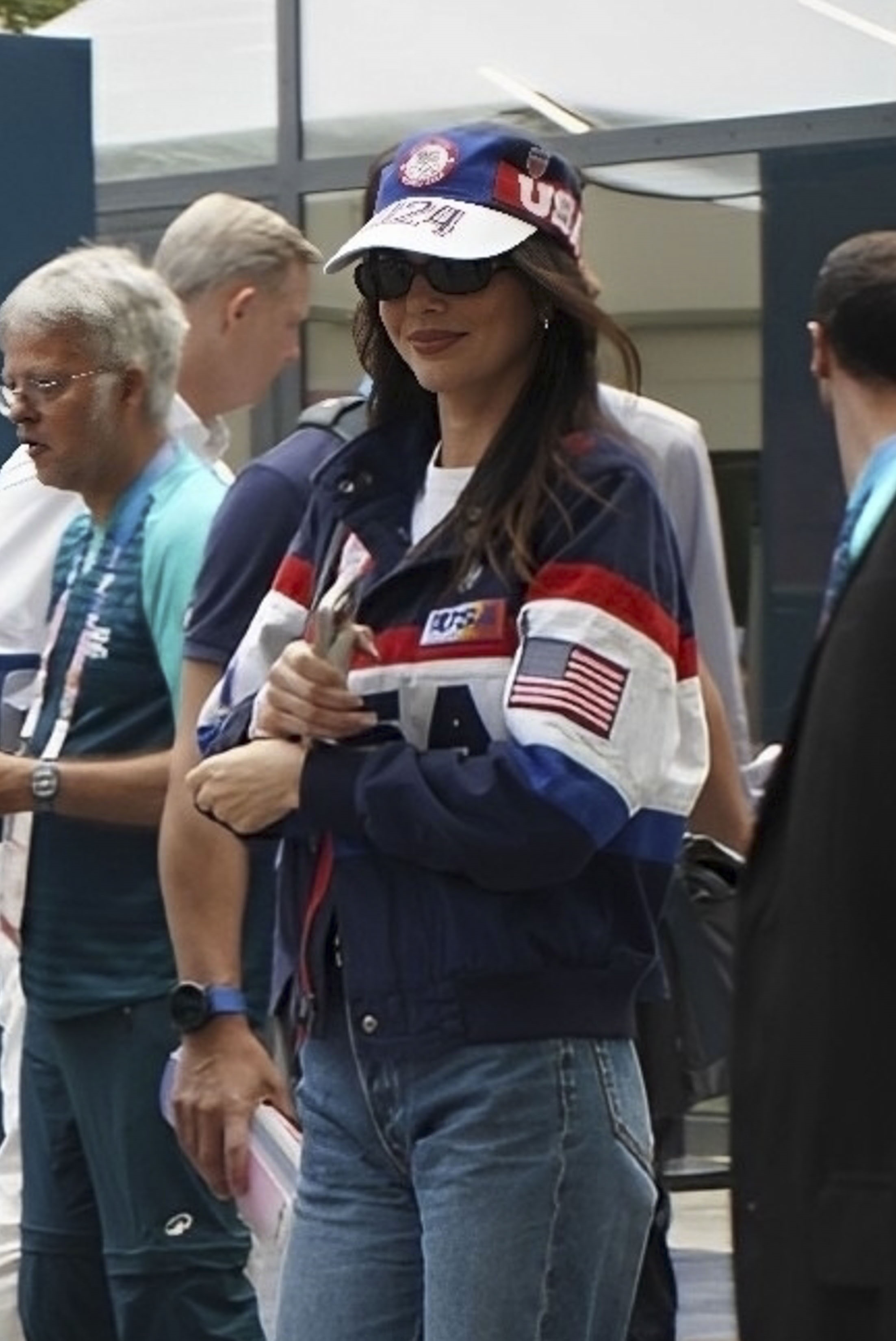 Access_Kardashian_28929~0.jpg