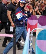 Access_Kardashian_281429~2.jpg